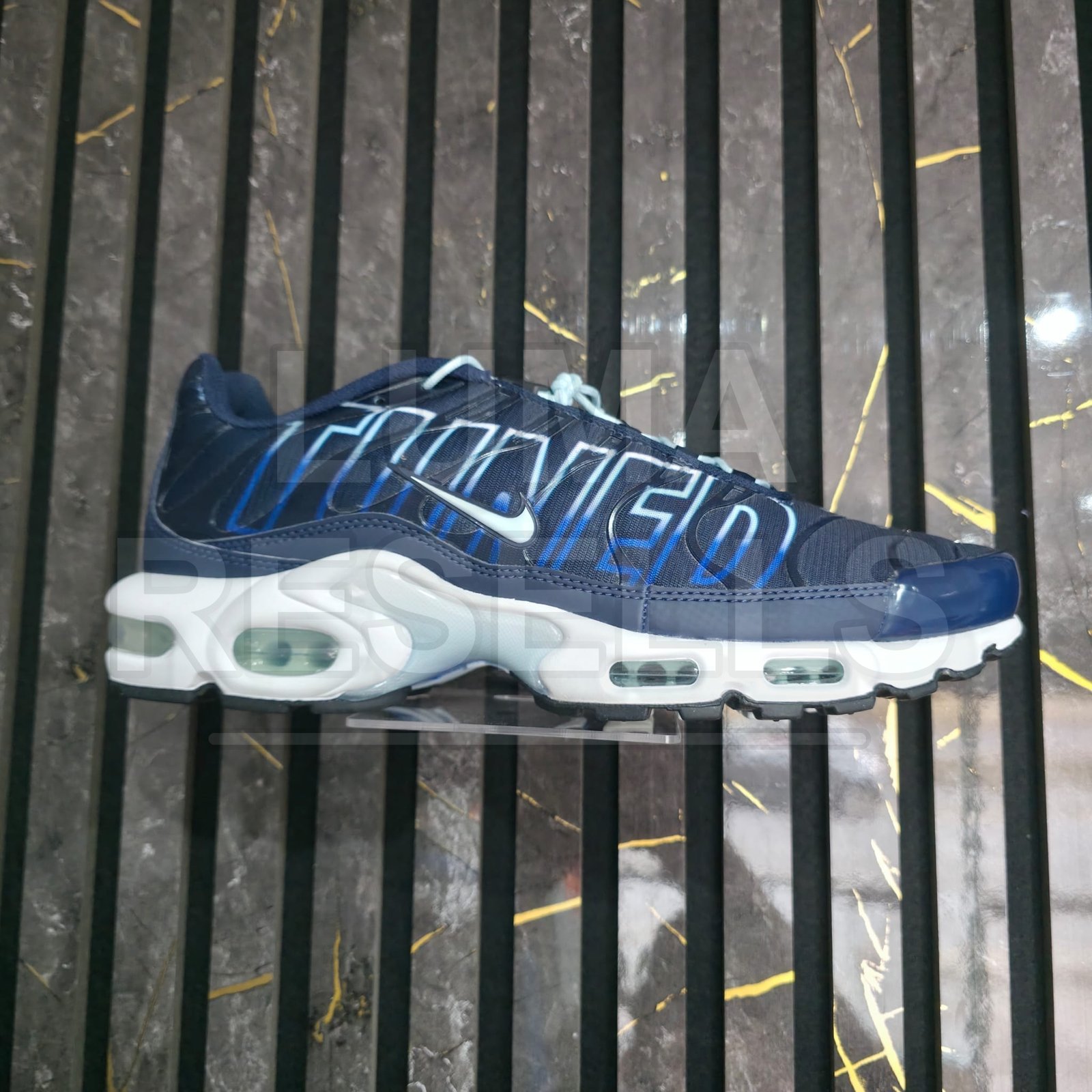 Item 004